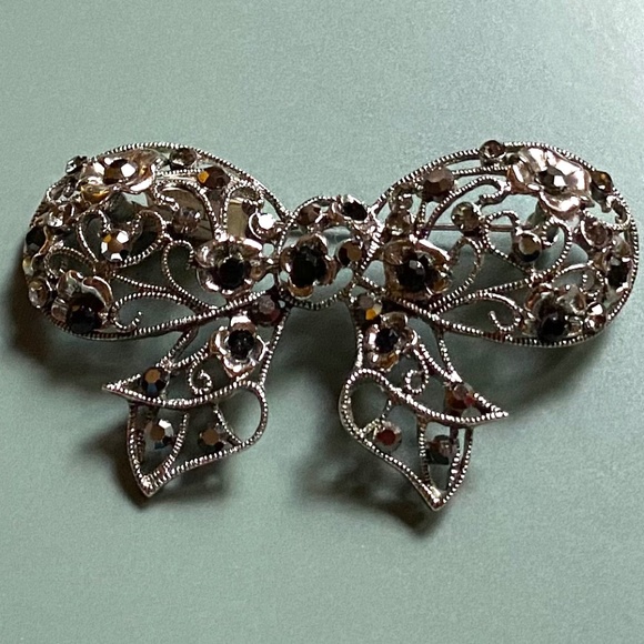 Vintage Style Bow Brooch - Picture 5 of 7